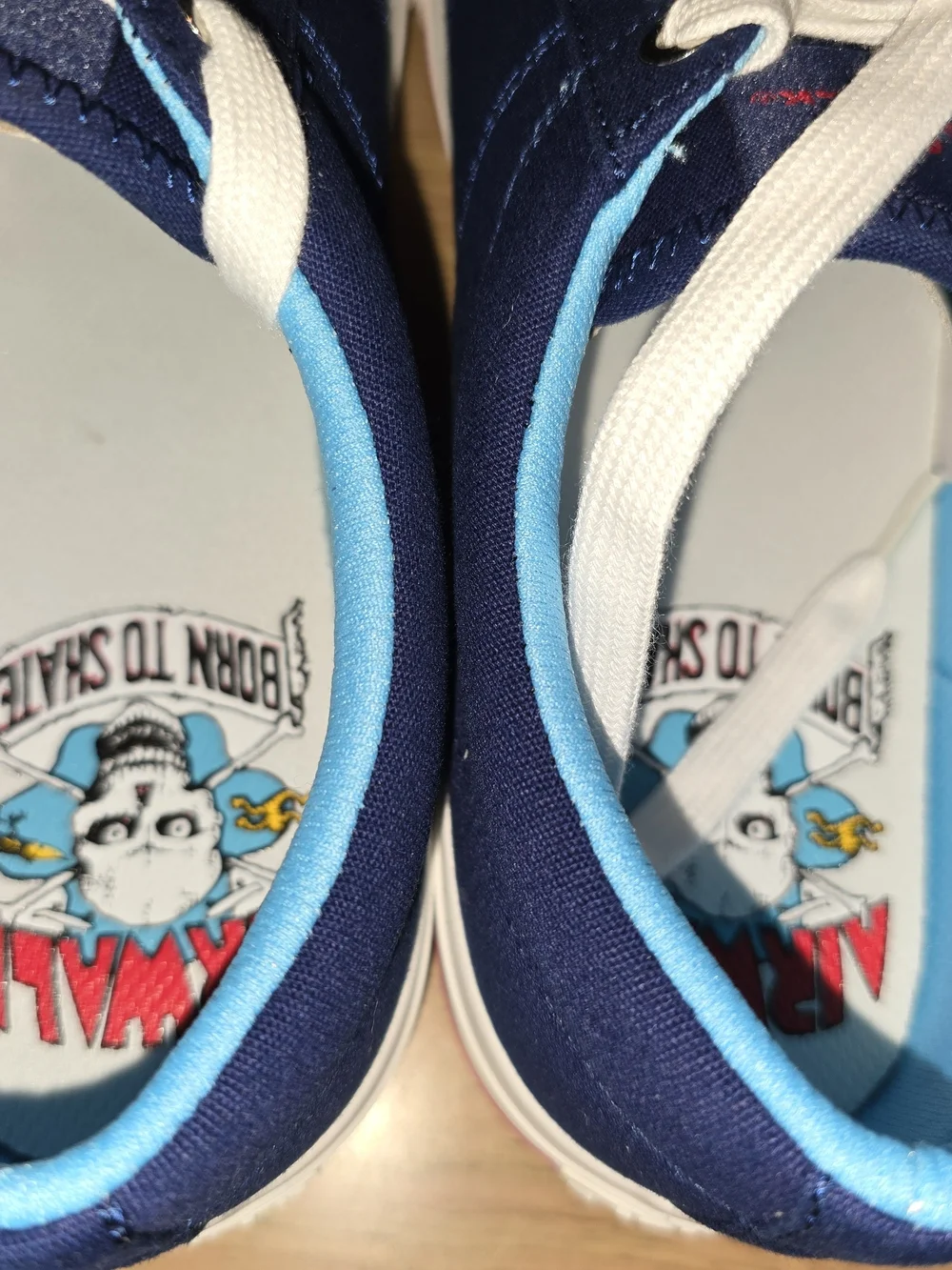 AIRWALK MEN'S NAVY/WHITE BRAND NEW SIZE 10.5 SKATE/CASUAL IDEAL FOR ALL ATTIRES
